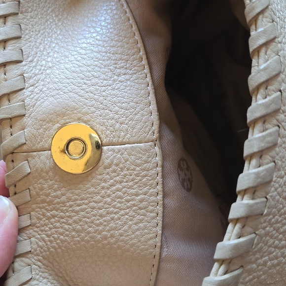 Tory Burch Marion Slouchy Tote - Picture 13 of 16